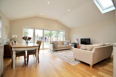 Open Plan Kitchen/Di