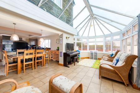 Conservatory/ Dining