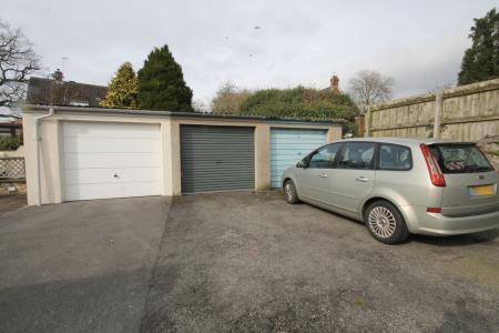 Garage in block (mid