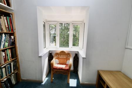 Bay window in sittin