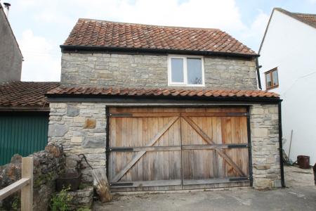 Detached barn / gara