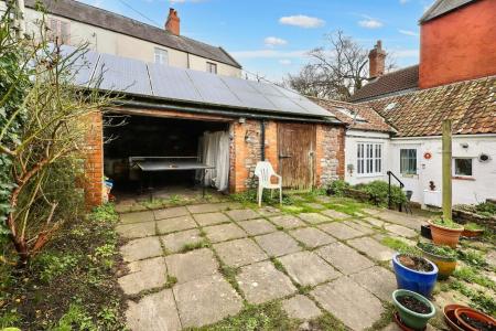 Open garage and cour