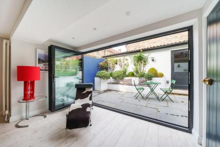 Bi fold doors to cou