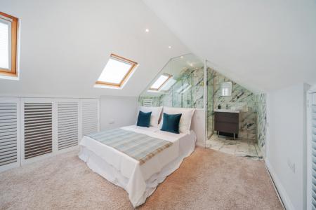 Bedroom 1 and en sui