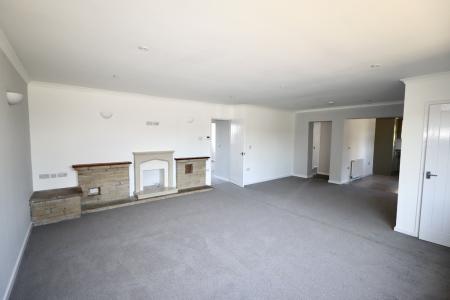 Open plan sitting ro