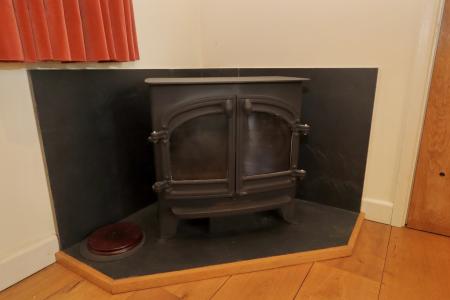 Feature gas stove