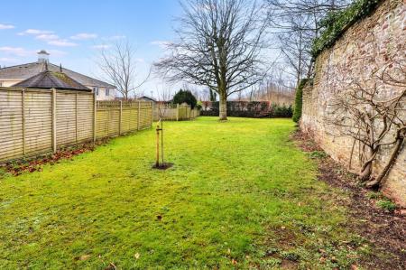 Communal garden to t