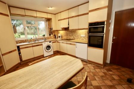 Kitchen breakfast ro