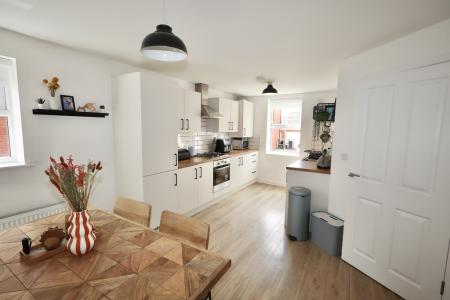 Kitchen / dining roo
