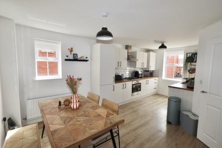 Kitchen / dining roo