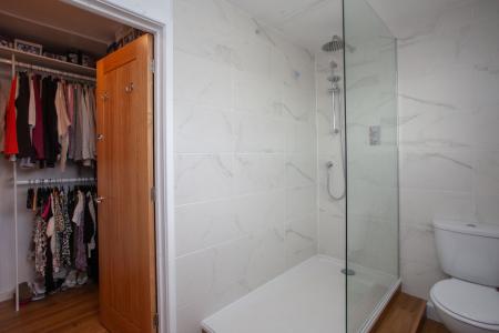 Ensuite to bedroom 1