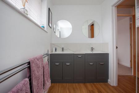 AG 6 Ensuite 1 3