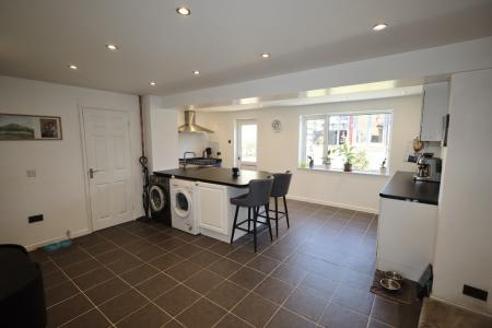 Kitchen /dining room