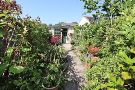 Cottage garden leadi