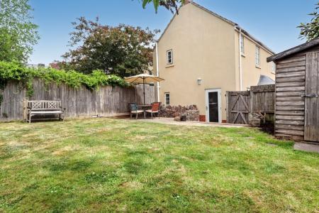 Garden to the west