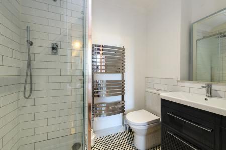 En suite shower