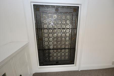 Feature stained glas
