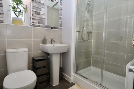 Bedroom 1 with en su