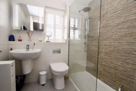 Bathroom with walk-i