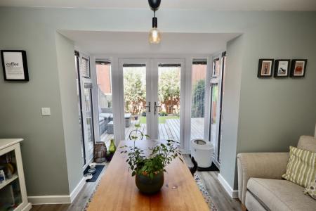 Bay window at the en