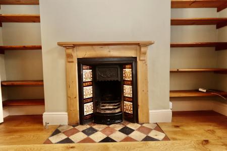 itting room fireplac