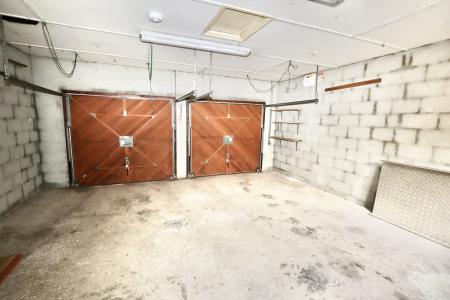 Double garage intern