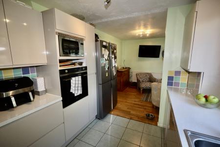 Kitchen through to d