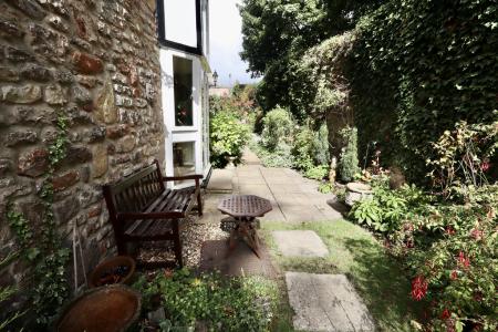 Patio and garden ent