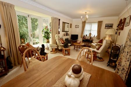 Double aspect living