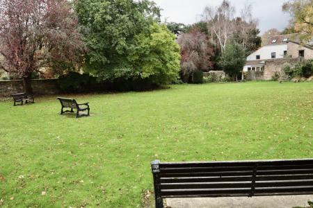 Public garden in Tor