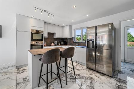 KITCHEN DINING ROOM