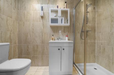 EN-SUITE SHOWER ROOM