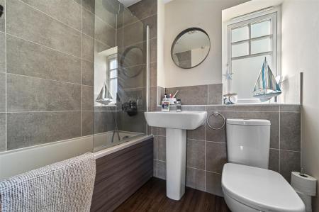 FAMILY BATHROOM