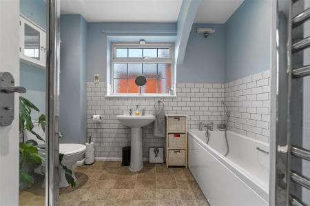 FAMILY BATHROOM