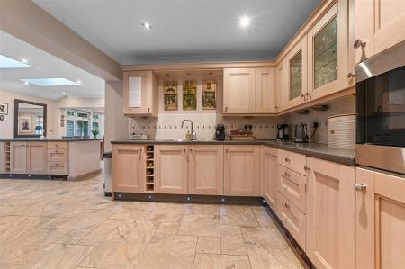 KITCHEN DINING FAMILY ROOM