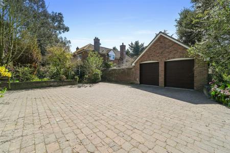 Driveway/Tandem double garage