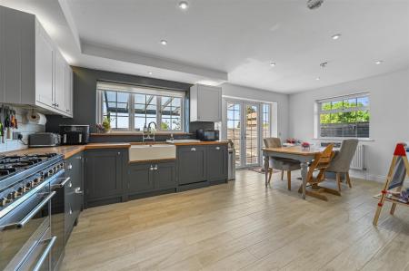 Kitchen/Dining
