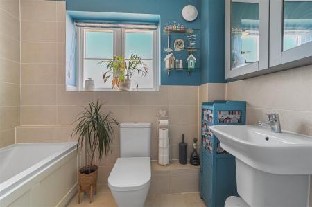 FAMILY BATHROOM