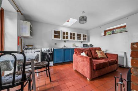 Sitting/Kitchenette