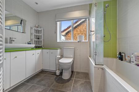 FAMILY BATHROOM