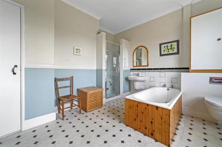 FAMILY BATHROOM