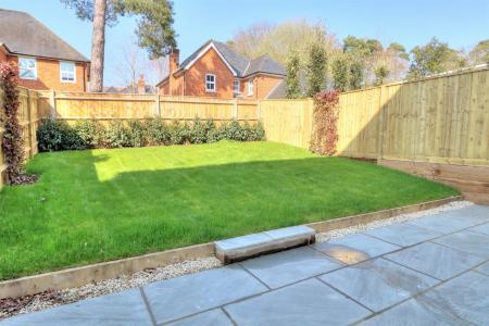 Woodhill 8 Rear Gdn 2 (Custom).jpg