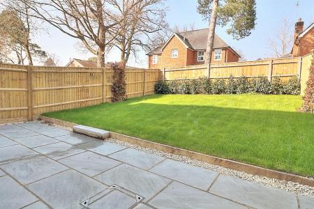 Woodhill 8 Rear Gdn 1 (Custom).jpg