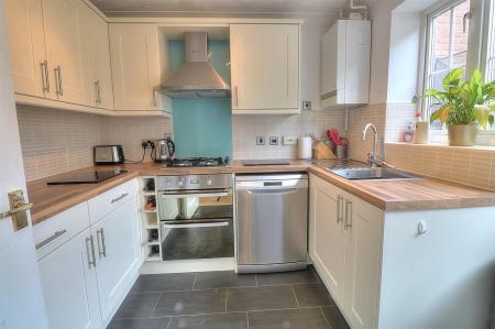 Hemlock Way 12 KItch (Custom).jpg
