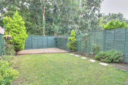 Conway Close 21 Rear Gdn 2.jpg