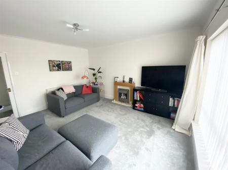 lounge1.jpg