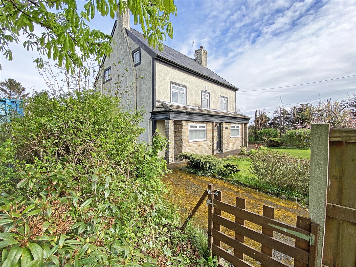 6 bedroom Detached House for sale in Ince Blundell