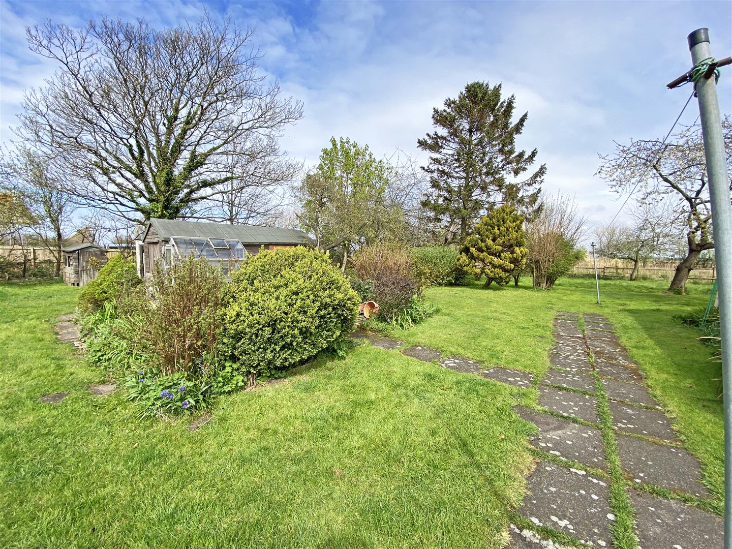 6 bedroom Detached House for sale in Ince Blundell