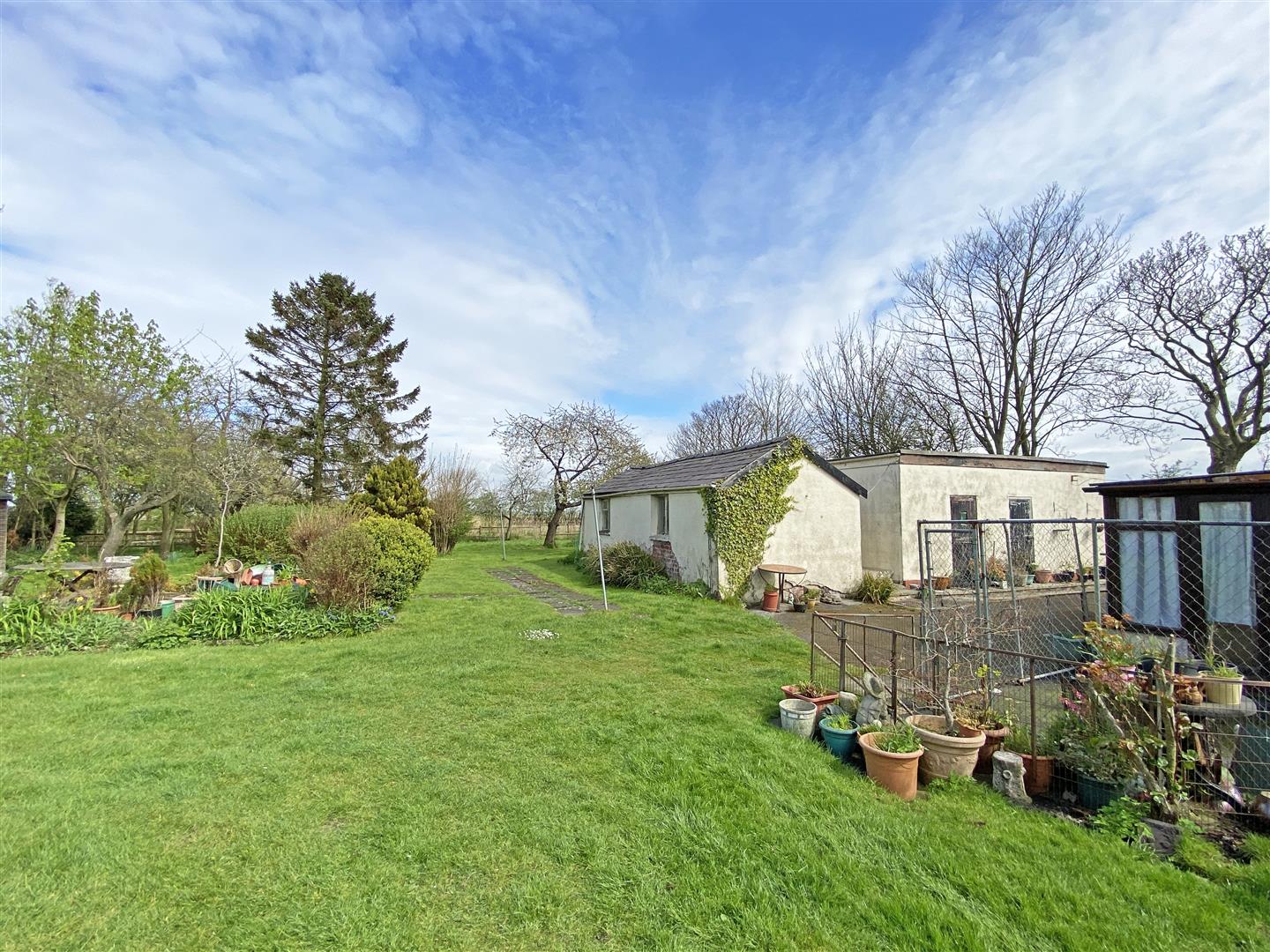 6 bedroom Detached House for sale in Ince Blundell