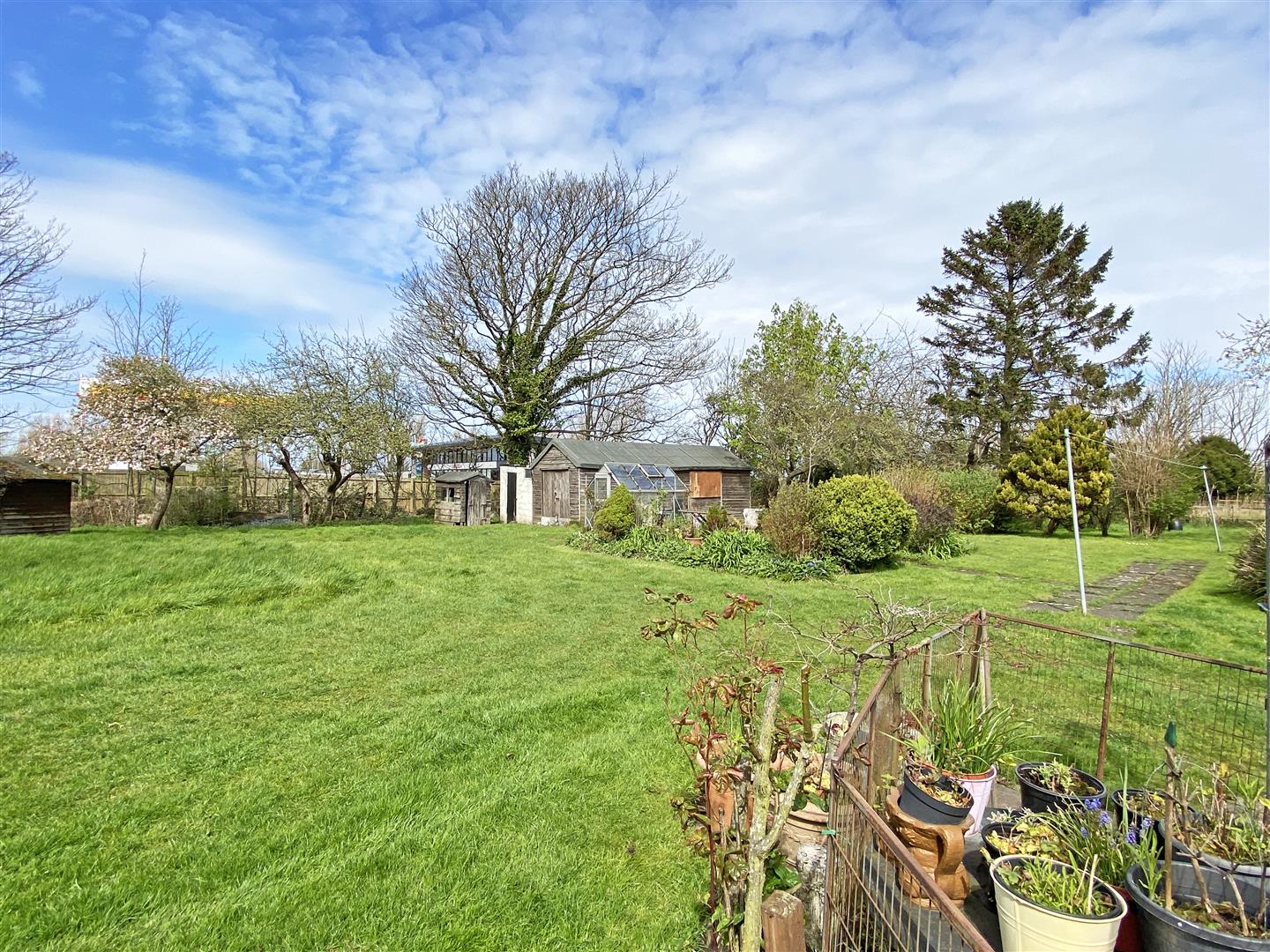 6 bedroom Detached House for sale in Ince Blundell